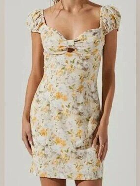 Women's ASTR The Label Cap Sleeve Floral Cut Out Mini Dress in Yellow Size XL